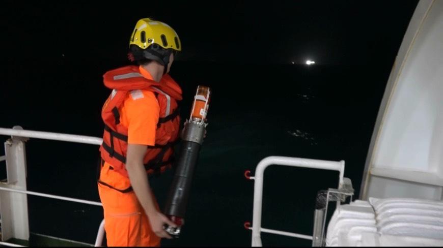 「全漁6號」16日在釣魚台東北方約77浬海域沉沒，海巡署會同日本海上保安廳展開台日聯合搜救。 圖：海巡署提供