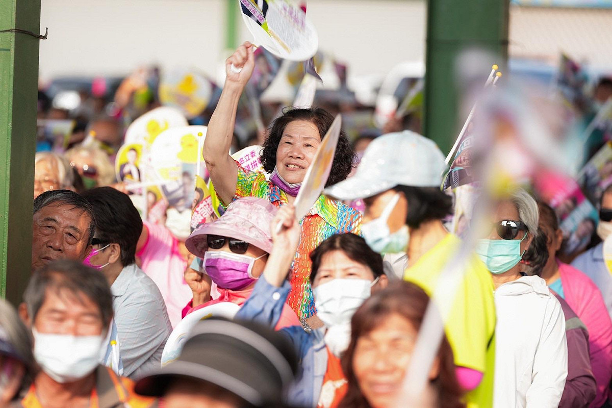 現場支持者熱情滿滿，展現高雄隊團結一致氣勢。 圖：賴瑞隆服務處/提供
