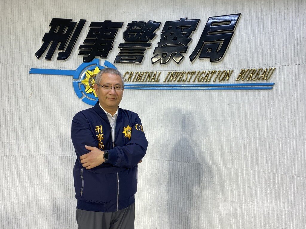 前台中市第一警分局偵查隊長、現任刑事局公關室主任的吳柏羲（圖），在民國107年2月曾偵破全國首起虛擬貨幣強盜案。吳柏羲說，近年虛擬貨幣交易犯罪模式更多變，且虛擬貨幣洗錢速度快，被害民眾要追討有難度，呼籲民眾使用國內正規交易所。中央社記者黃麗芸攝　115年4月19日