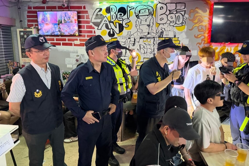 桃園市警局中壢分局在6日至18日期間執行「雷霆除暴擴大臨檢專案勤務」，查獲失聯移工28人、逾期居留13人及違反就業服務法案4案。（桃園市警局中壢分局提供）中央社記者吳睿騏桃園傳真　115年4月19日
