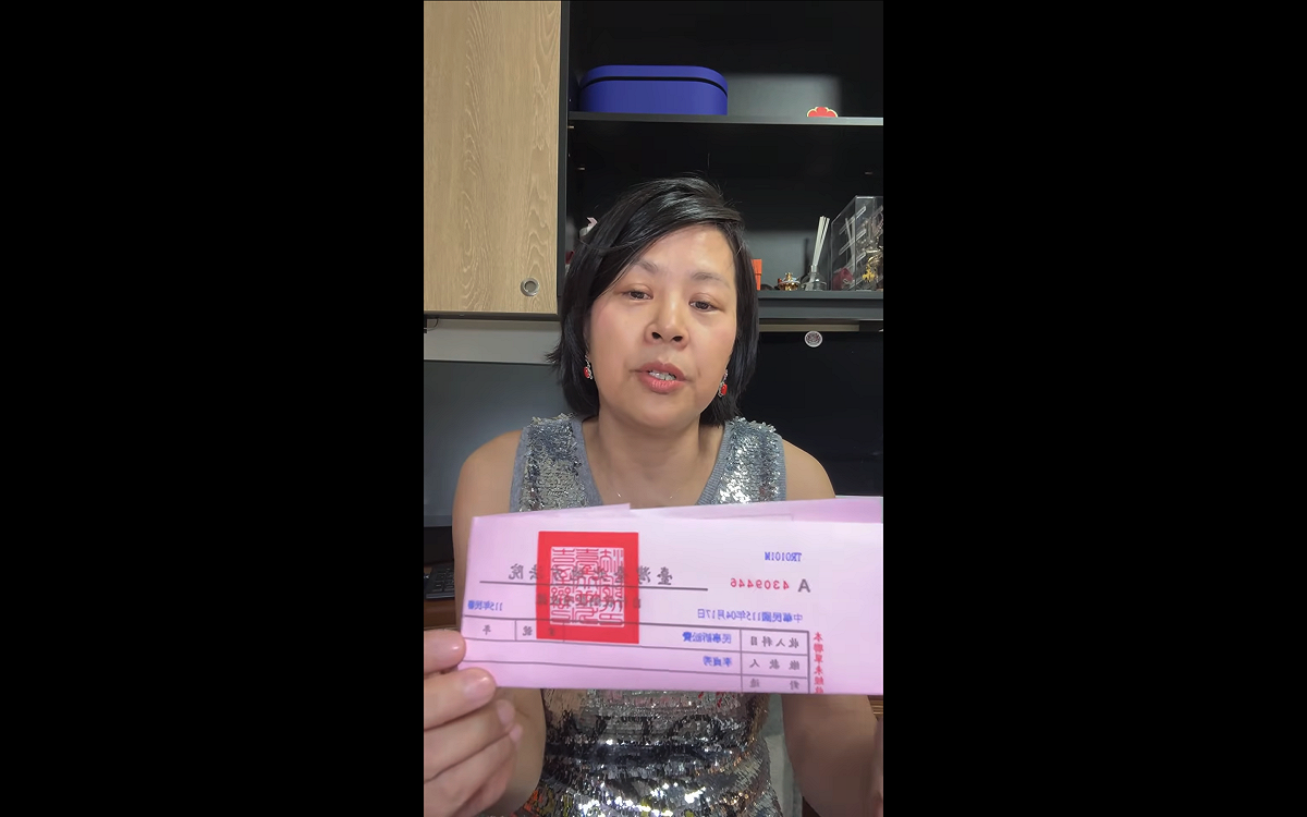 前民眾黨立委李貞秀19日開直播表示，自己將循前立法院長王金平模式，針對其黨籍部分聲請假處分，並秀出聲請單據。 圖：翻攝自李貞秀貞人真事YT頻道