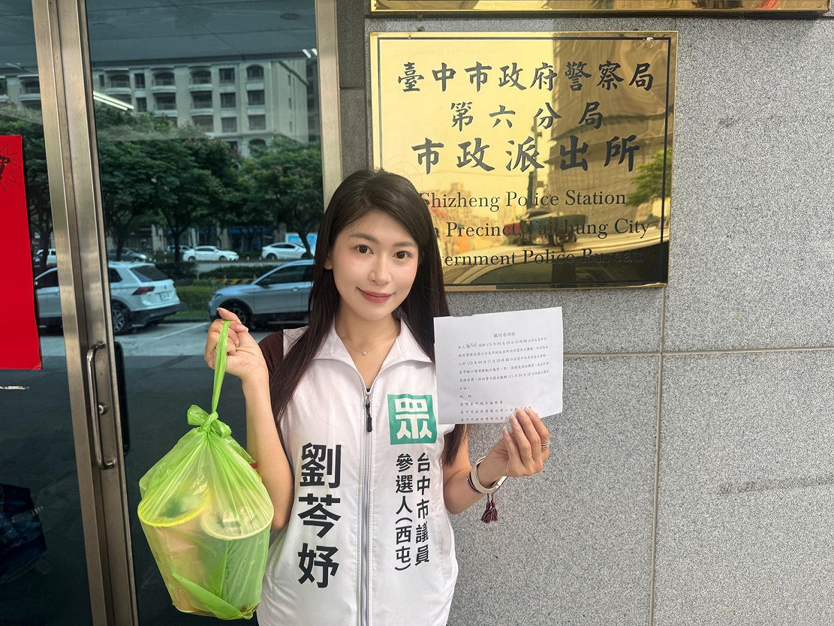 民眾黨台中市西屯區市議員參選人劉芩妤今（21）天撤告，並準備飲料體恤基層員警。 圖：劉芩妤競選團隊 / 提供