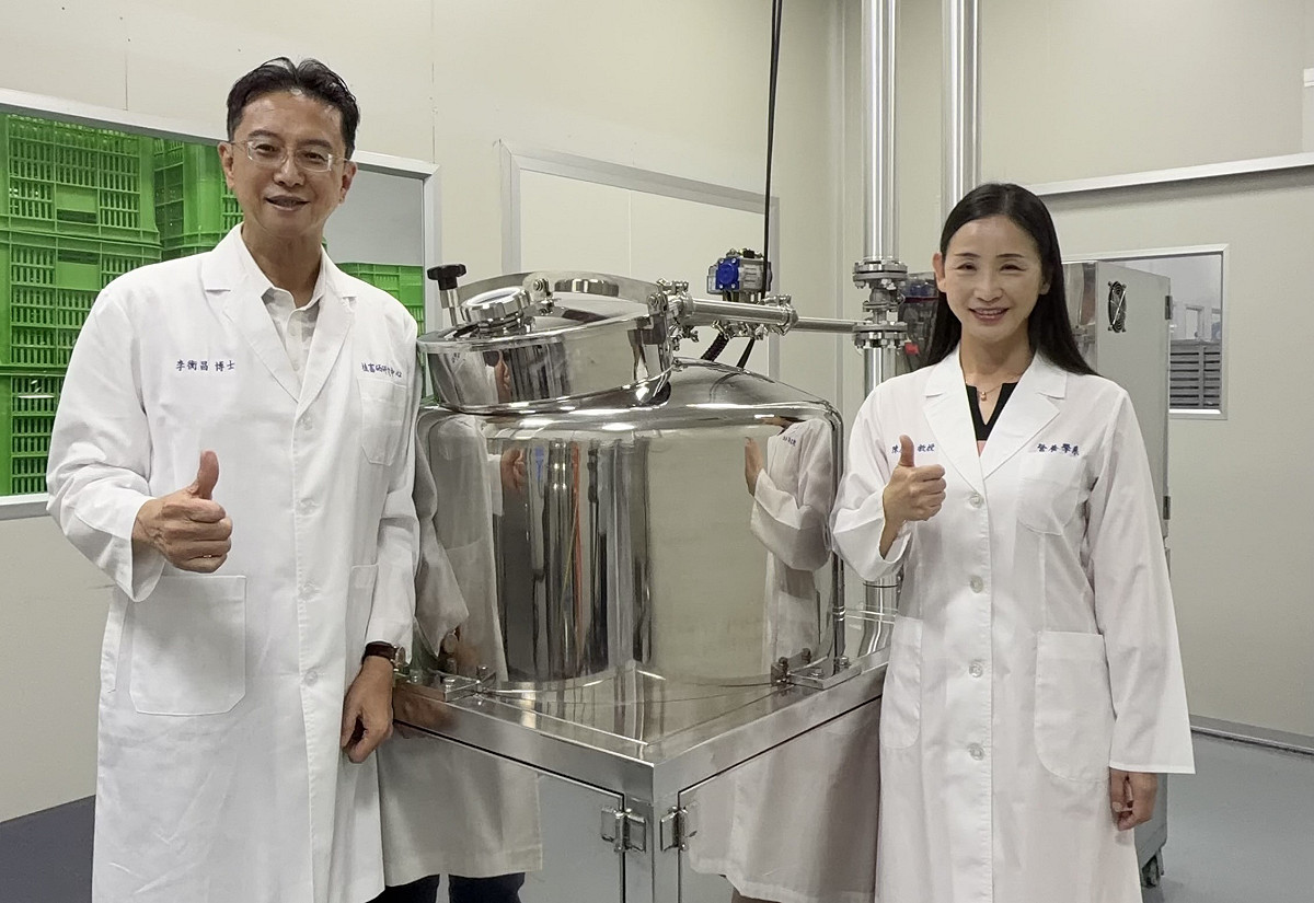 李衡昌(左)表示分子刀技術的商業價值已在國際市場引發連鎖反應。 圖：台灣優化細胞發展協會/提供