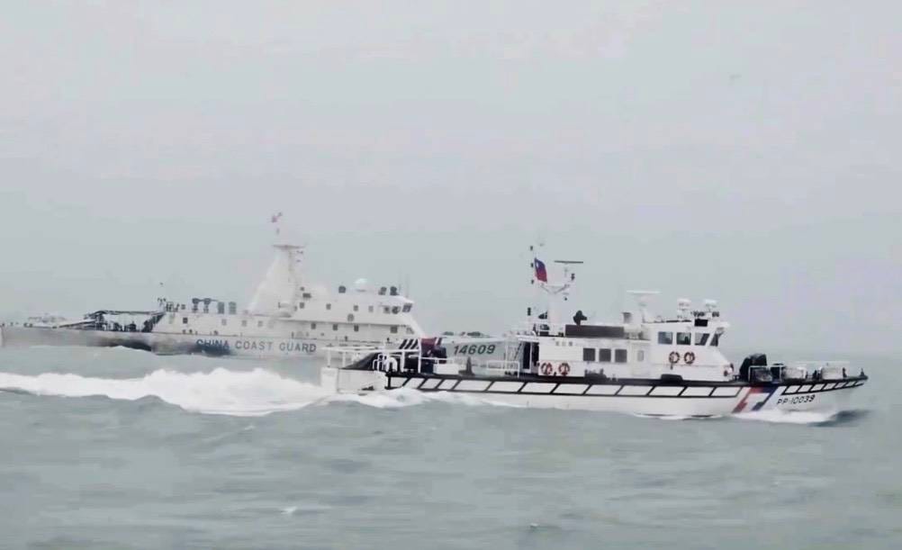 中國海警船、中國海事局公務船21日侵擾金門，海巡署艦艇逐一應對驅離。 圖：海巡署提供