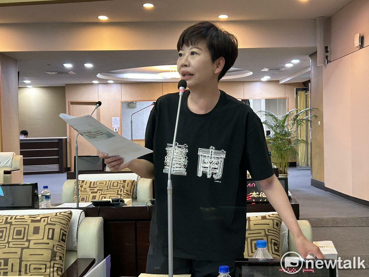 市議員陳怡珍於議會專案報告中表達支持文化保存立場，但也質疑該法人草案在財務安全、監督機制及私權保障上存在三大疑慮，要求文化局在正式送審條例前，必須增修細則以杜絕質疑。 圖：陳怡珍服務處提供