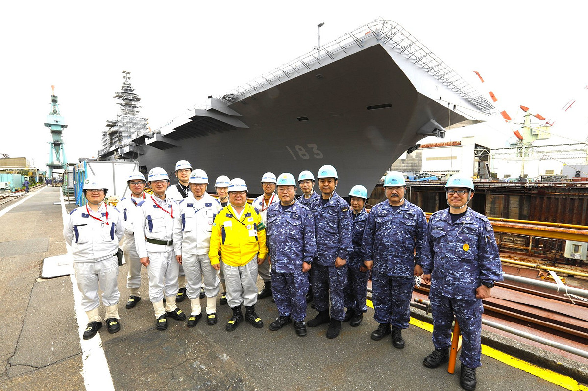 日本海上自衛隊出雲級護衛艦「出雲號（DDH-183）」改造後的新艦艏首度公開亮相。 圖：翻攝「X」@JMSDF_SUF