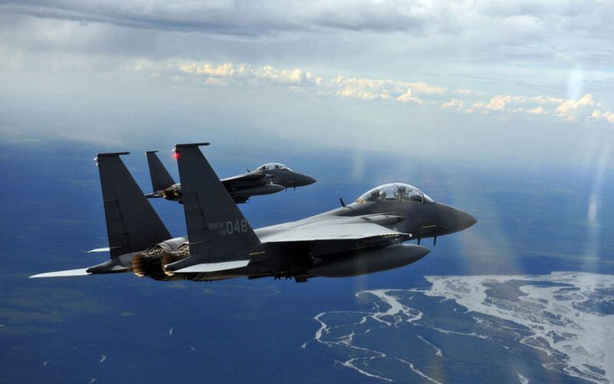 韓國在 2021 年發生的兩架戰鬥機在空中相撞意外，主因竟是飛行員當時正忙著拍照與錄影。 (示意圖) 圖:翻攝自 X @hoje_no