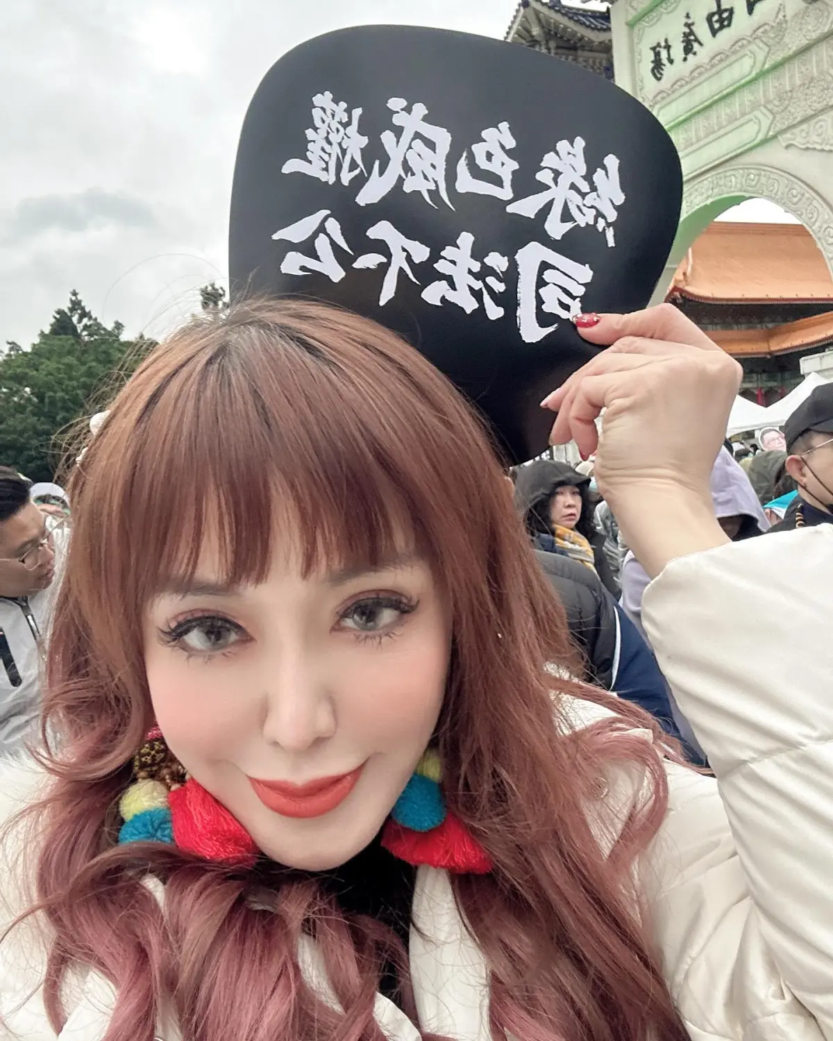 「帝寶名媛」李珍妮轟前主播、名媛「做雞」。 圖：翻攝自臉書