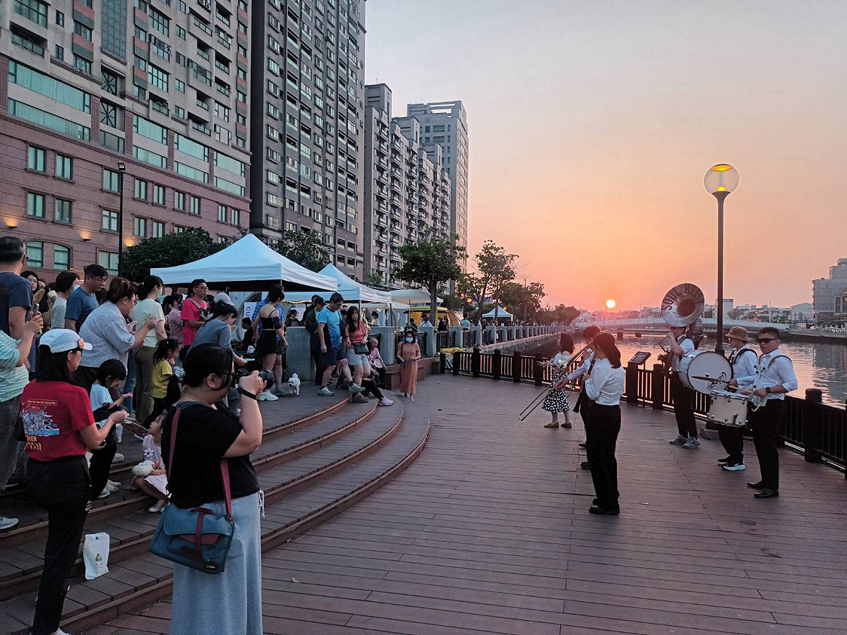 臺南市政府結合「運河百年系列」活動推出的「大員盛場市集」，以結合明星店家消費的超值優惠，邀您來好吃、好逛、好買的城市市集體驗。 圖：台南市政府/提供