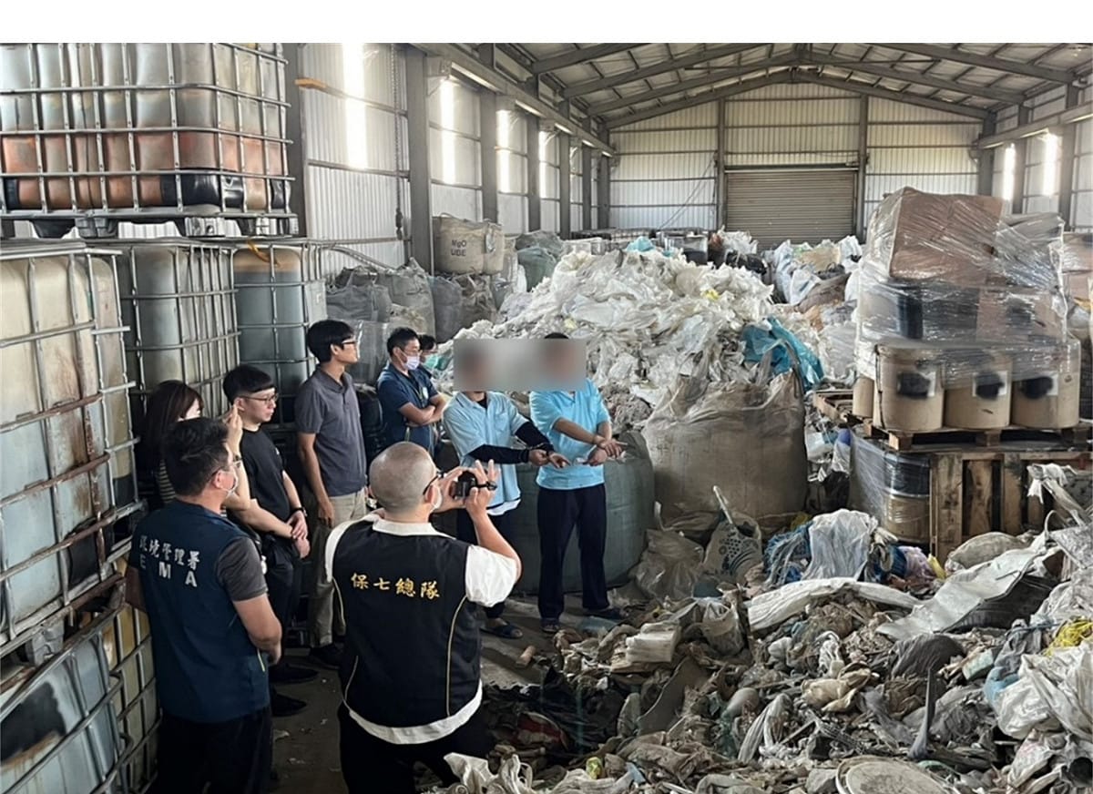 9縣市的合法處理機構、工廠及清運公司，用合法掩飾非法，將廢棄物棄置地點遍及私人土地、軍事用地、國有林地及河川地。 圖：台中地檢署／提供