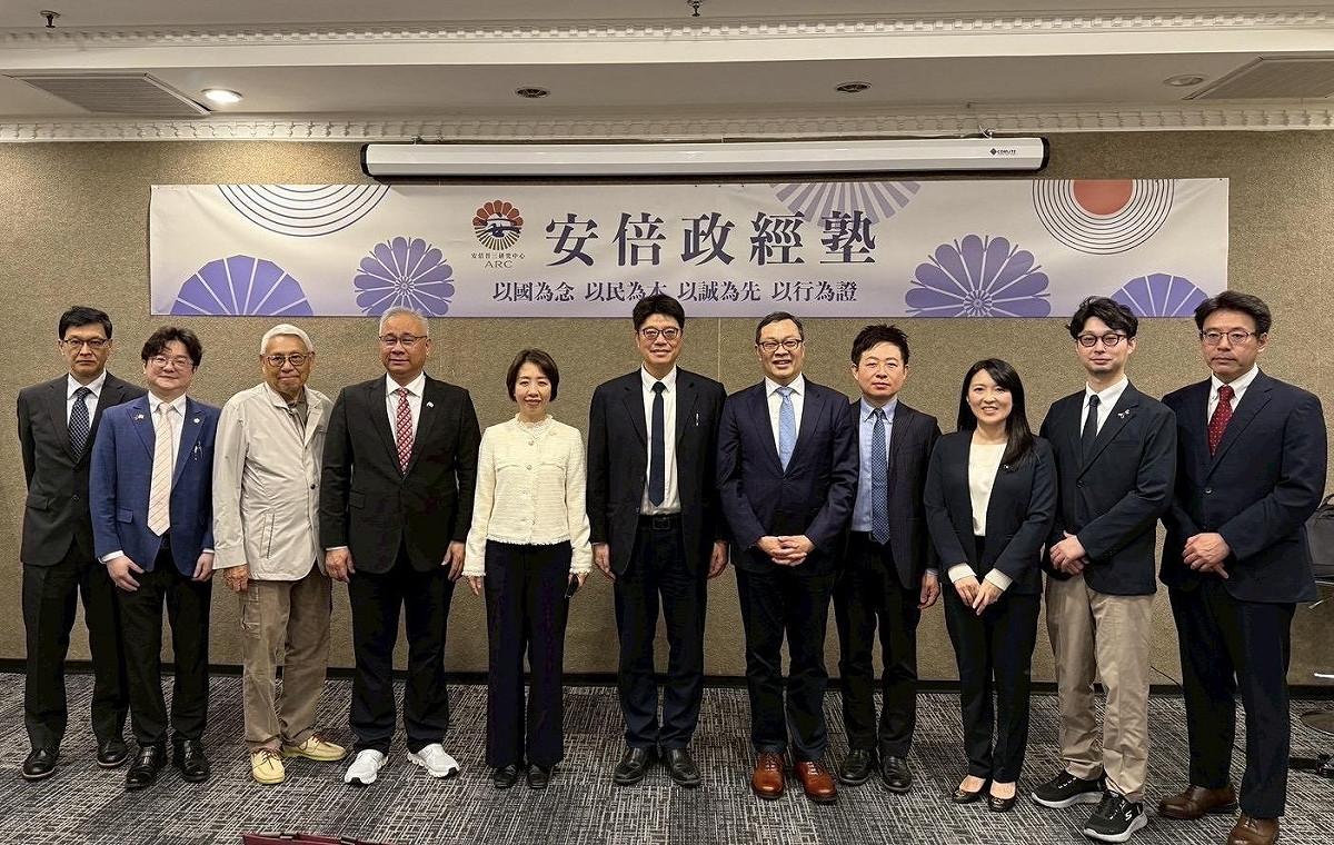 今（25）日，第一期「安倍政經塾」於台北集思台大會議中心舉行開塾典禮。 圖：安倍政經塾／提供