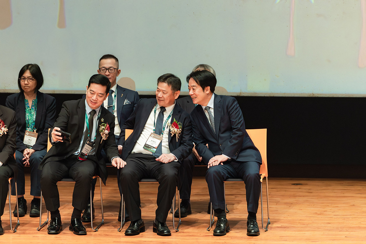 總統賴清德(右)出席「2026台灣外科醫學會年會暨外科聯合學術國際研討會」開幕式 圖：總統府/提供
