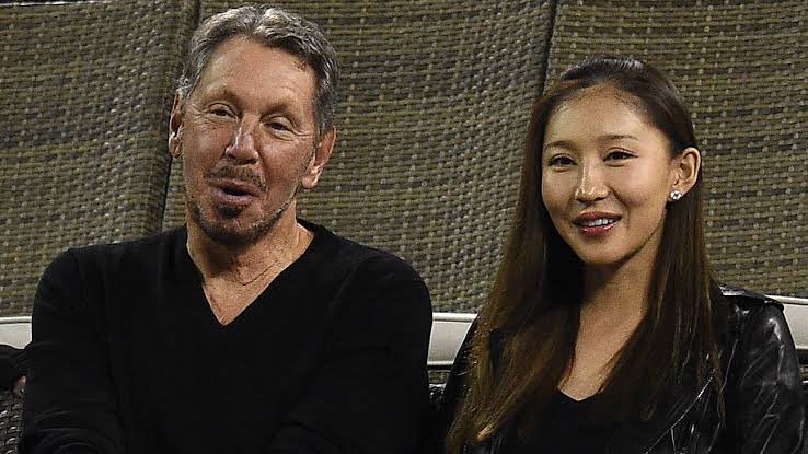 甲骨文創辦人拉里·埃里森（Larry Ellison）的妻子朱喬琳（Jolin Zhu／Keren Zhu）被網路謠言指控為中國「蜜罐行動」中的女間諜。 圖：翻攝自 X @mari43098248