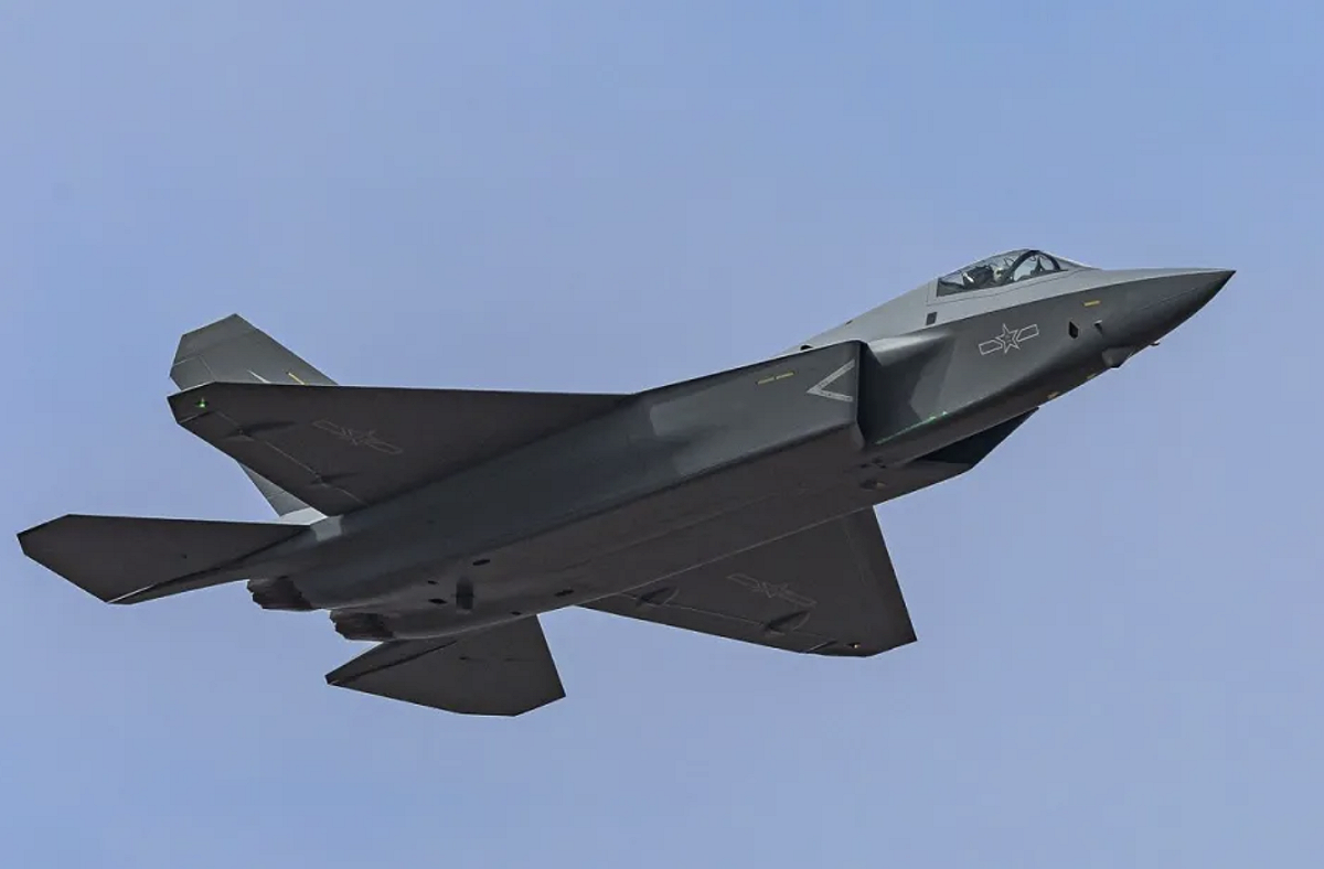 解放軍殲-35的前身FC-31「鶻鷹」最初由沈飛自籌資金研製，並於2012年10月首飛。 圖：翻攝自 零度Military