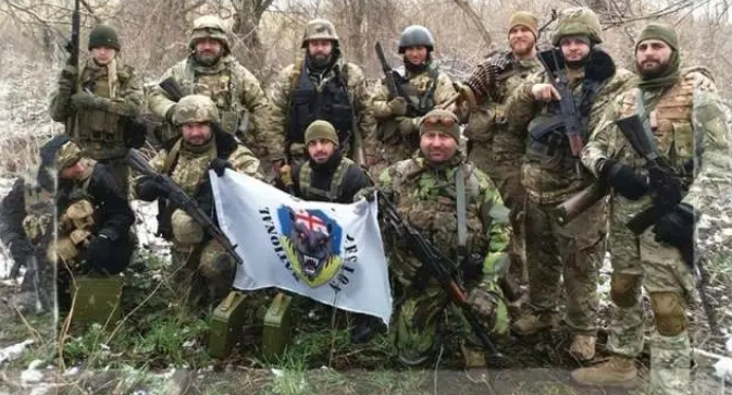 烏軍發生誤向外國承包商與傭兵開火，造成重大傷亡的事件。 圖 : 翻攝自 環球戰略解讀