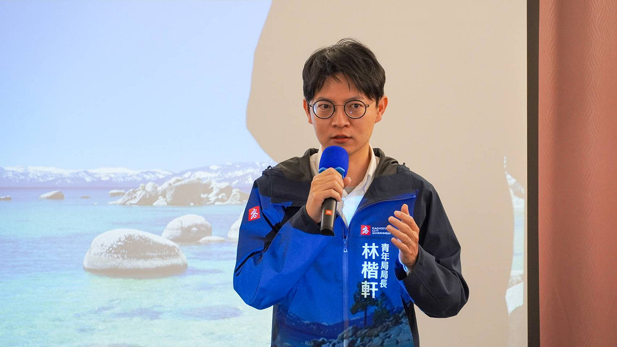 林楷軒以「大學長」身分親自相授過去在學生自治領域的實戰經驗，並詳盡介紹市府在青年資源上的投入。 圖：高雄市青年局/提供
