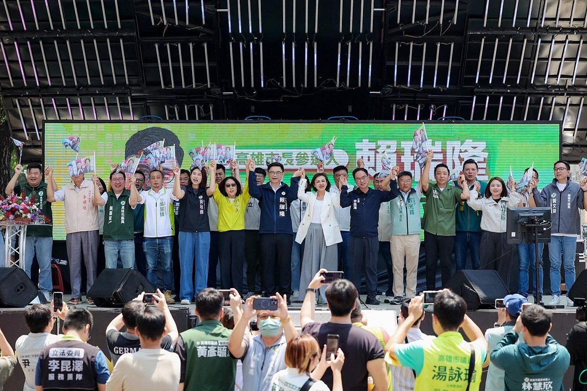 賴瑞隆小港後援會成立大會，多位立委、高雄市議員與議員參選人到場助講。 圖：賴瑞隆服務處/提供