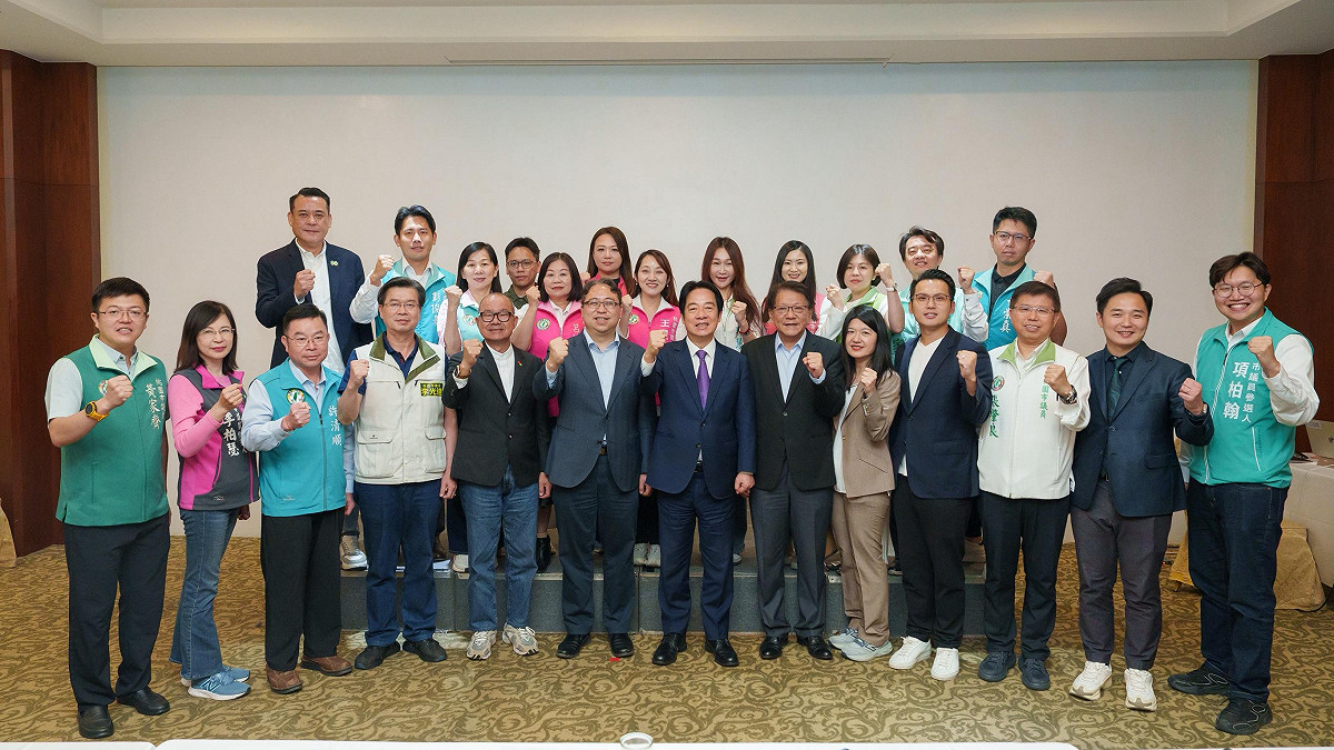為全力布局2026桃園市長與市議員選戰，總統兼民進黨主席賴清德26日親赴桃園，與地方黨公職召開座談會。 黃世杰辦公室提供