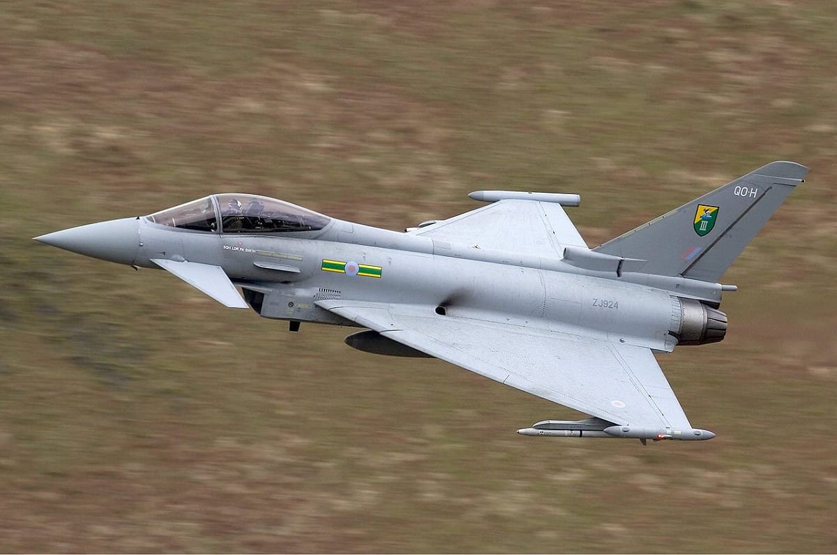 日前傳出英國皇家空軍戰機「颱風」於烏克蘭領空擊落俄羅斯自殺式無人機的消息，遭到英國國防部出面闢謠。 圖:翻攝自 X @visionergeo