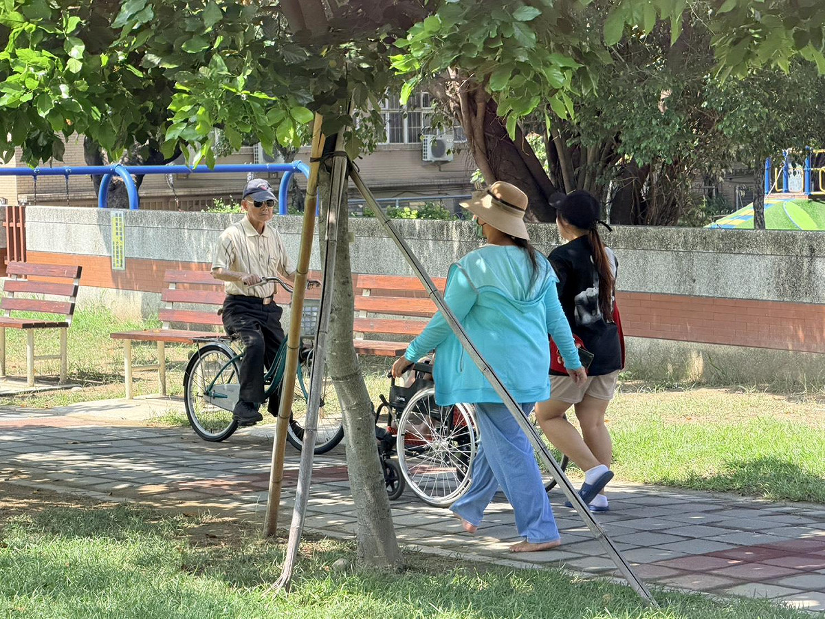 《就業服務法》第46條修正案於2024年立法院修正通過，自去（2025）年8月起，輕度以上的失智症患者可免除巴氏量表評估，聘請外籍看護。（示意圖， 非本文看護移工） 圖：李正新/攝