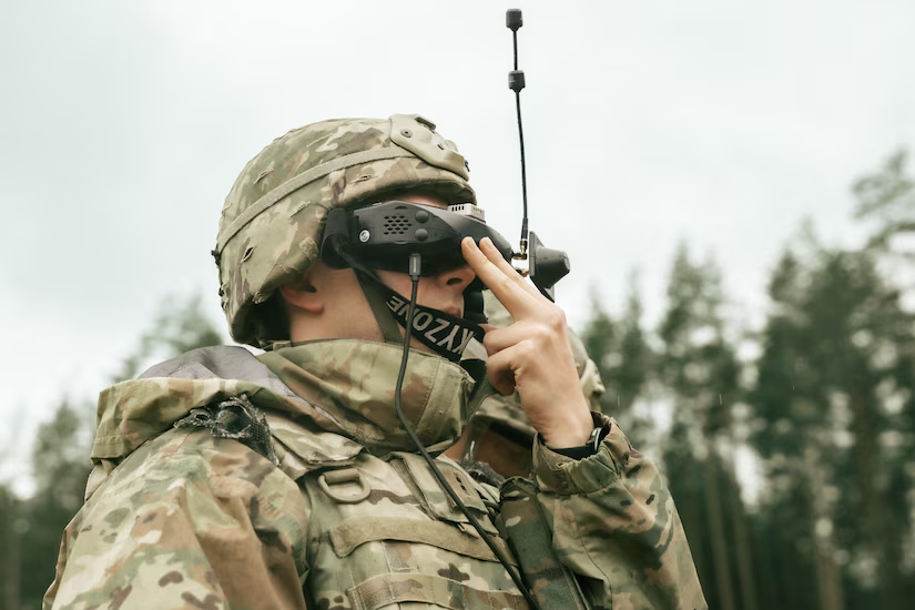 羅馬尼亞官方證實部分俄軍無人機殘骸掉落在羅馬尼亞境內，並對當地基礎設施造成輕微損壞。圖為羅馬尼亞軍方。 圖:翻攝自 X @brave_romania
