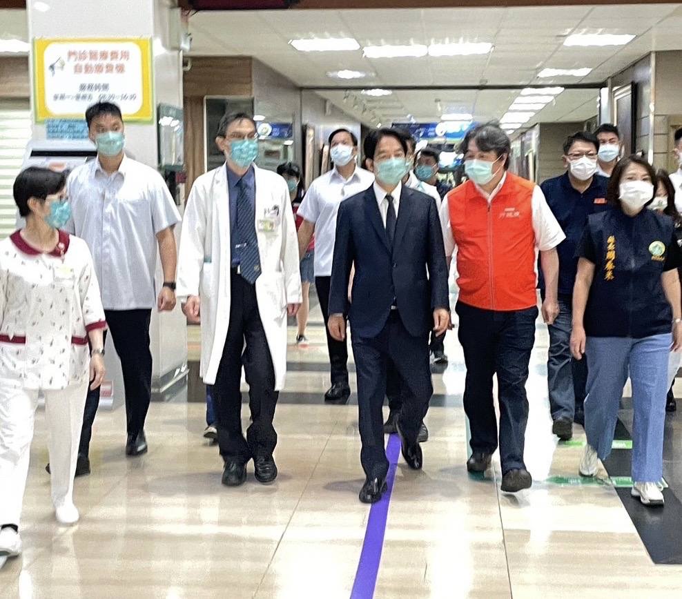 蘇一峰拿賴清德探病類比柯文哲案，王必勝還原現場反擊，直言兩案不符邏輯。 圖：翻攝自王必勝臉書