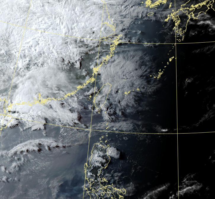 明天各地仍高溫炎熱，高溫仍有30至33度，不過東半部及南部降雨機率提高，其他地區雲量也增加。 圖：取自氣象署