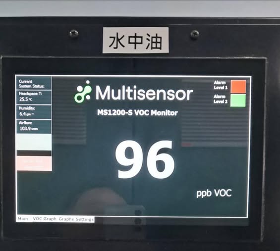 基隆河27日下午再度發現油污污染情形，自來水公司查訪，指水中油監測儀數值為96ppm，遠低於警戒值300ppm。 圖：翻攝「臉書」廖先翔粉絲專頁