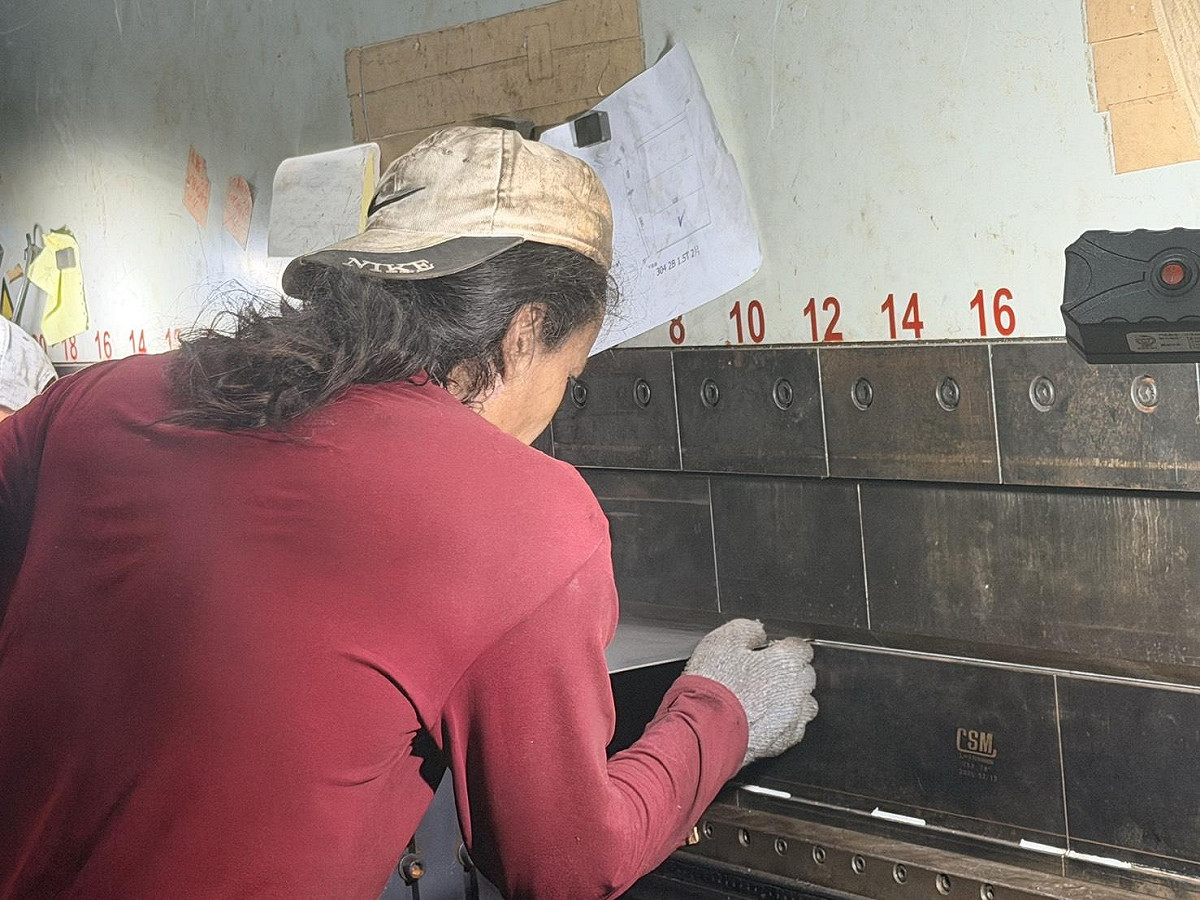 35歲就來台灣賺錢的印尼移工「黑仔」（化名），在12年後的今（2026）年將返回印尼。 圖：李正新/攝