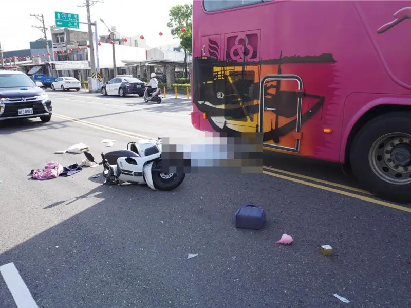 台南28歲鄭姓女警，休假外出遭撞後被遊覽車輾斃。 圖：警方提供