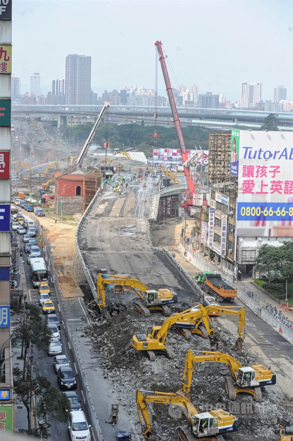 北市忠孝橋引道於2016年春節期間拆除。（中央社檔案照片）