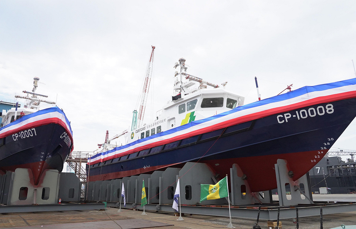 財政部關務署100噸級新巡緝艇。左：「海安艇」（CP-10007）；右「海誠艇」（CP-10008）。 圖：台船提供