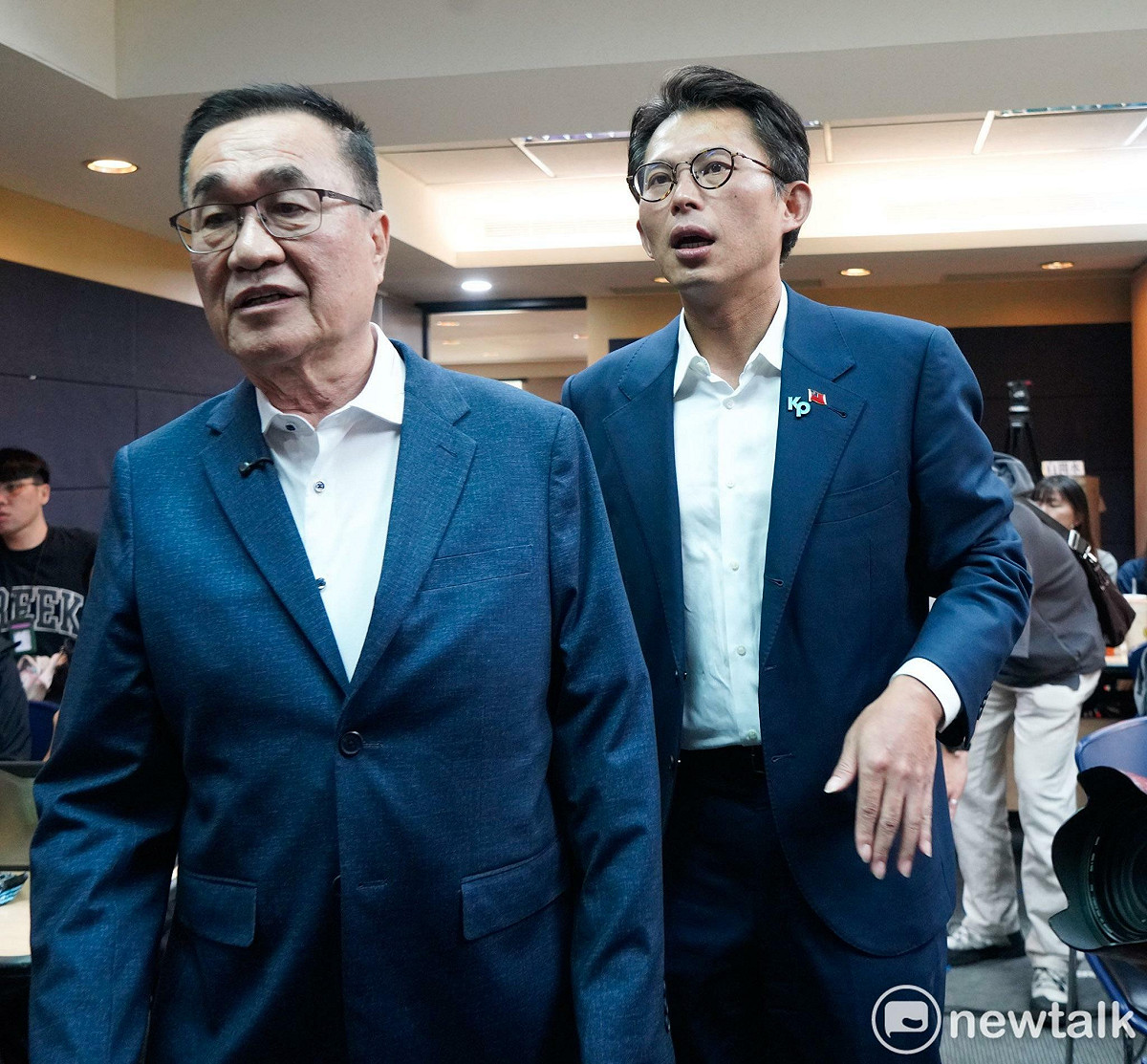 新北市長選舉「藍白合」民調今出爐，國民黨參選人李四川（左）、民眾黨參選人黃國昌（右）。 圖：張良一 / 攝