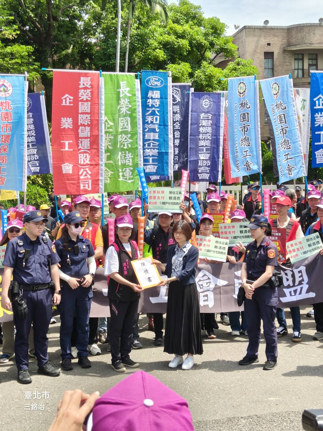 桃園市總工會等近20個團體組成的「五一工會聯盟」將在五月一日勞動節當天走上街頭，向政府表達勞工政策三大訴求。 圖：五一工會聯盟 提供