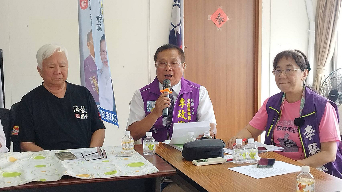 李政憲(中)將代表司改黨投入前鎮、小港區市議員選戰。 圖：司法改革黨/提供