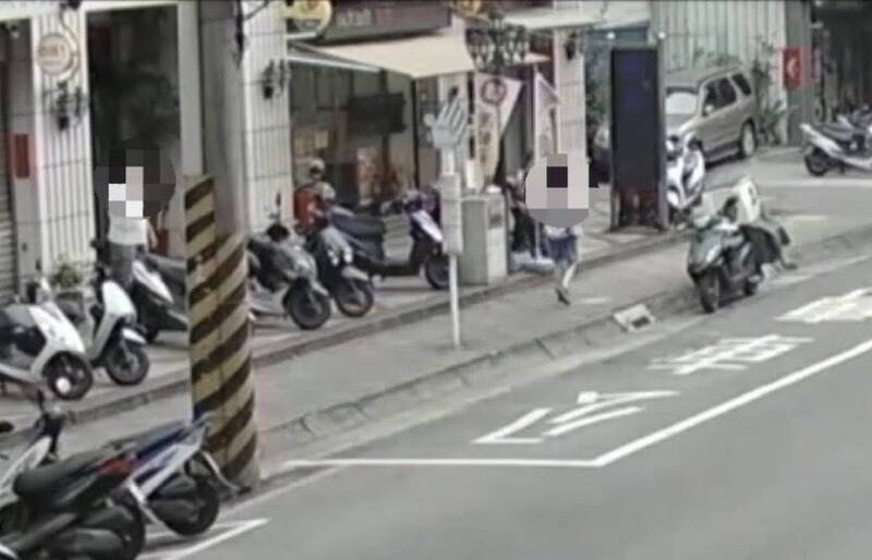 游男尾隨高三女學生返家。 圖：翻攝畫面