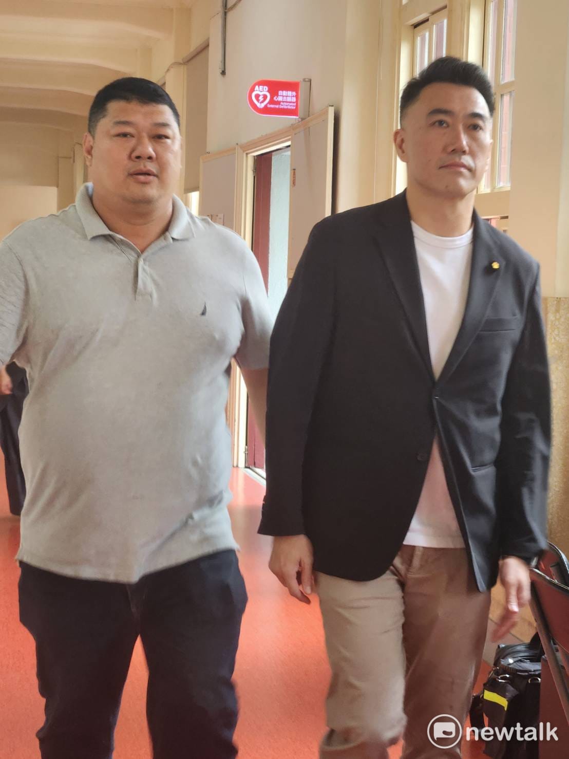 多名國民黨立委抵達黨團會議室。 圖：黃建豪/攝