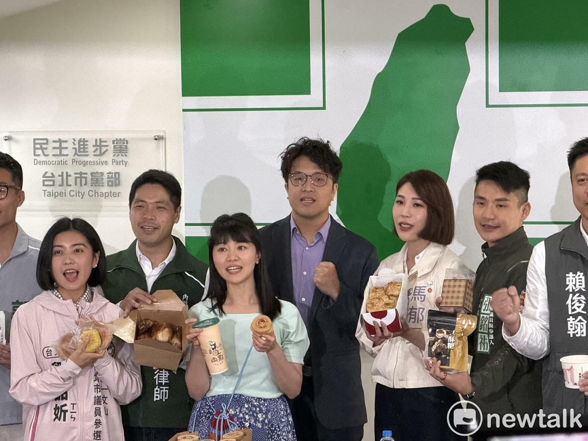 沈伯洋與民進黨台北市議員參選人一起舉辦「台北零食交流會」。 圖：高逸帆／攝