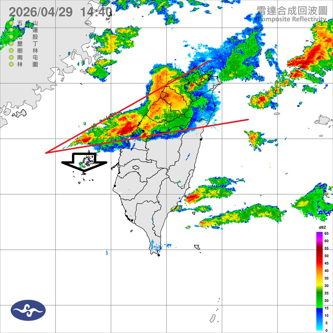 中彰沿海出現小型煙囪雲，鄭明典示警恐帶來局部大雨，系統將緩慢南移，中南部須留意。 圖：翻攝自鄭明典　臉書專頁
