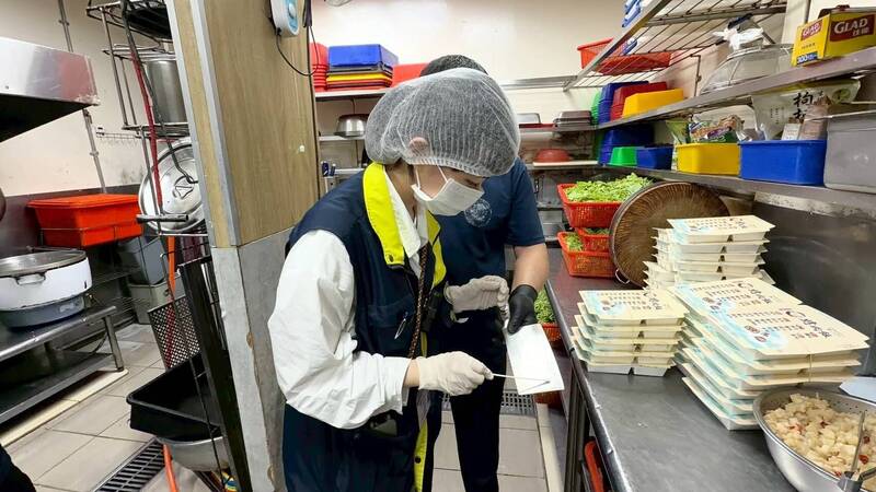 本月14日上野烤肉飯內壢店爆出食安事件，檢驗結果今(29)出爐。 圖：桃園市衛生局／提供