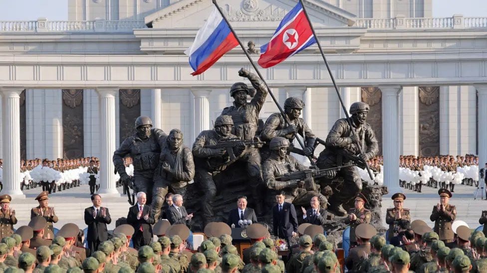 北韓為俄烏戰爭中陣亡的北韓士兵設立紀念碑，並建造海外軍事行動戰功紀念館。 圖:翻攝自 X @PolitlcsGlobal