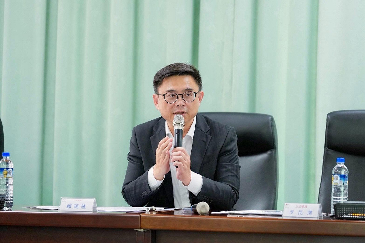 賴瑞隆強調新設「高雄24小時國際機場」的重要性。 圖：賴瑞隆服務處/提供
