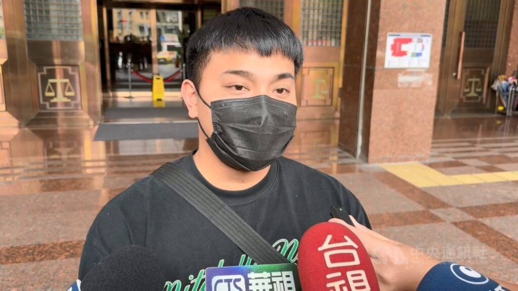 歌手邱軍（圖）被控酒駕撞死計程車司機案，基隆地方法院國民法庭29日下午一審宣判，判處邱軍10年徒刑，全案可上訴。中央社記者王朝鈺攝　115年4月29日