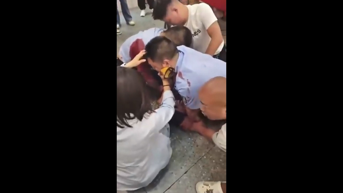 近期中國國內接連發生多起「獻忠事件」，引發民眾對人身安全的擔憂。 圖：擷取自 @LUOXIANG_PMTQ X 分享影片