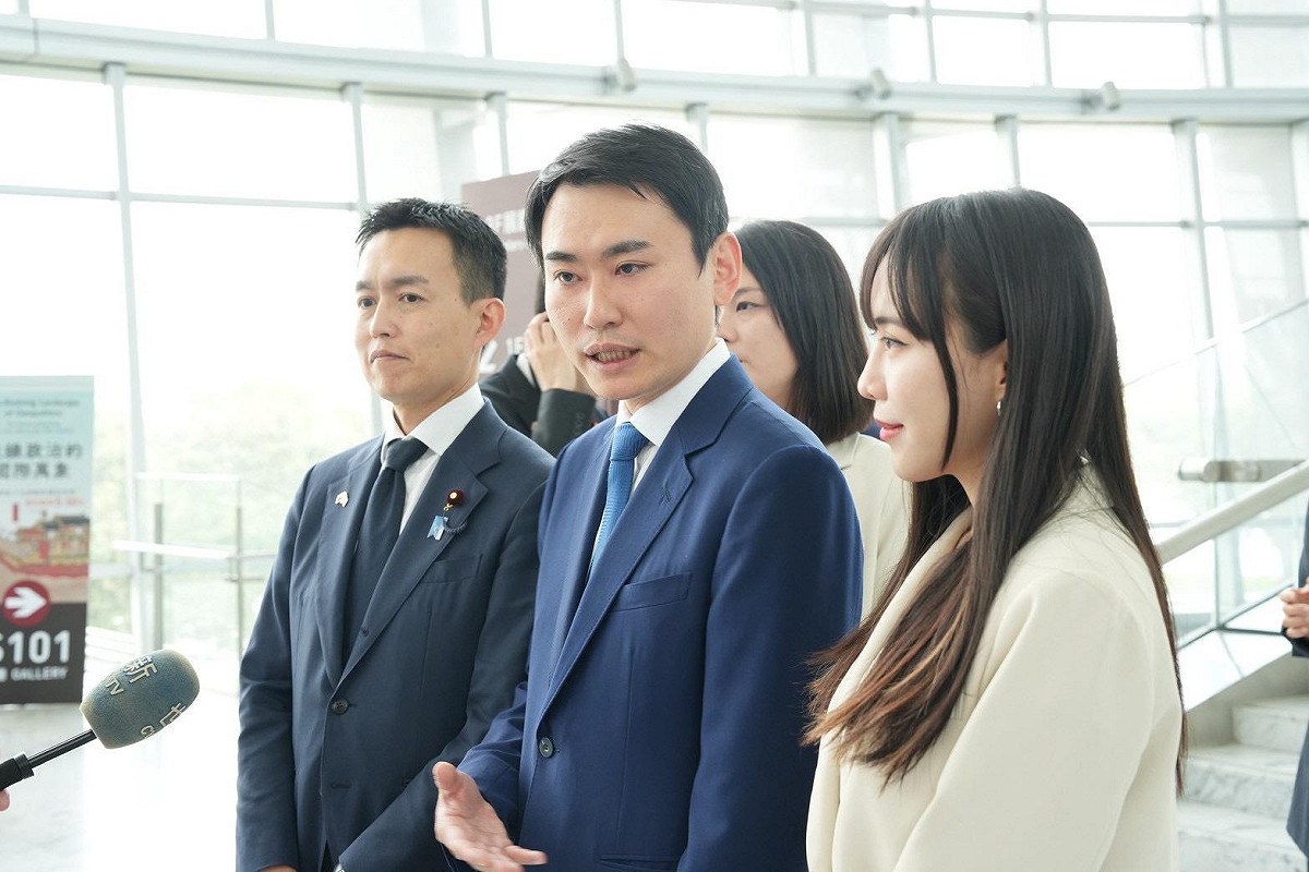 陳冠廷(中)期盼未來能共同推動以博物館為代表的藝術文化合作，使其成為深化兩國情誼的重要力量。 圖：陳冠廷國會辦公室／提供