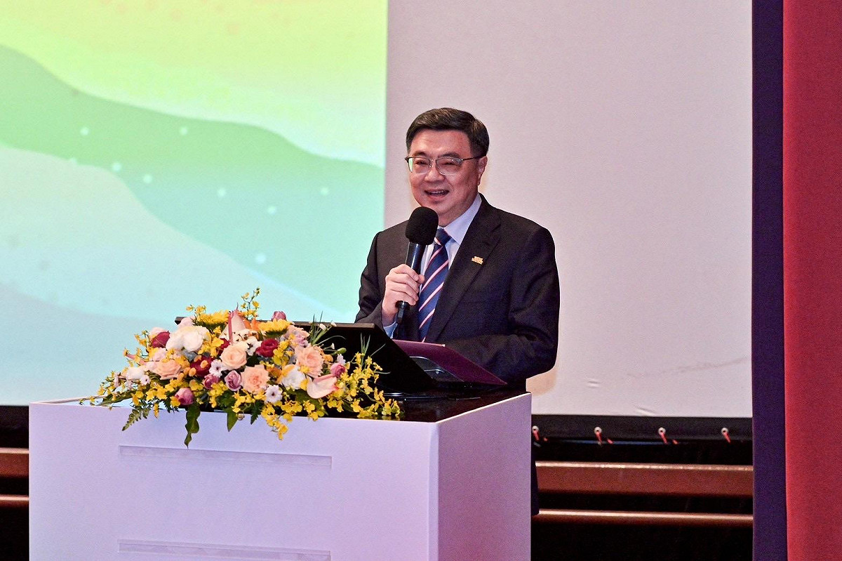 行政院長卓榮泰今（3日）出席「2026健康台灣全國論壇」，強調今年健保總額首度突破兆元，政府將持續推動醫療改革與藥物韌性計畫，建構全方位健康照護體系。 圖：行政院提供（資料照）