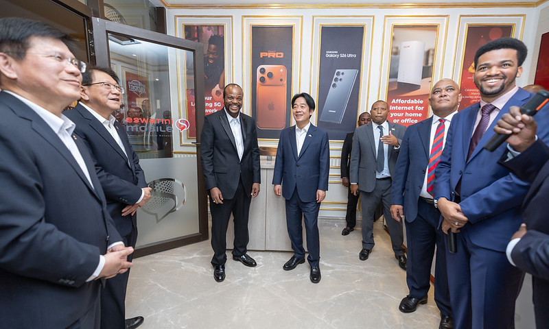 賴清德在恩史瓦帝三世國王（King Mswati Ⅲ）陪同下參觀國際會議中心（ICC）。 圖：總統府提供