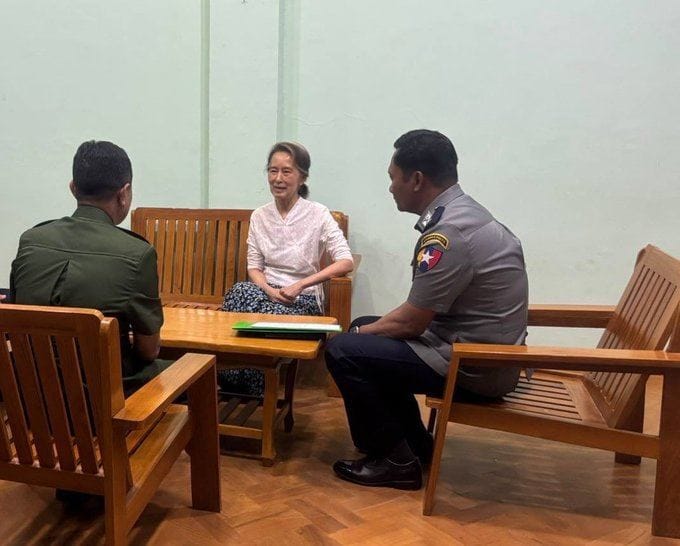 翁山蘇姬遭緬甸軍政府居家監禁，近照曝光。 圖：翻攝自X（前推特）@cape_diamond