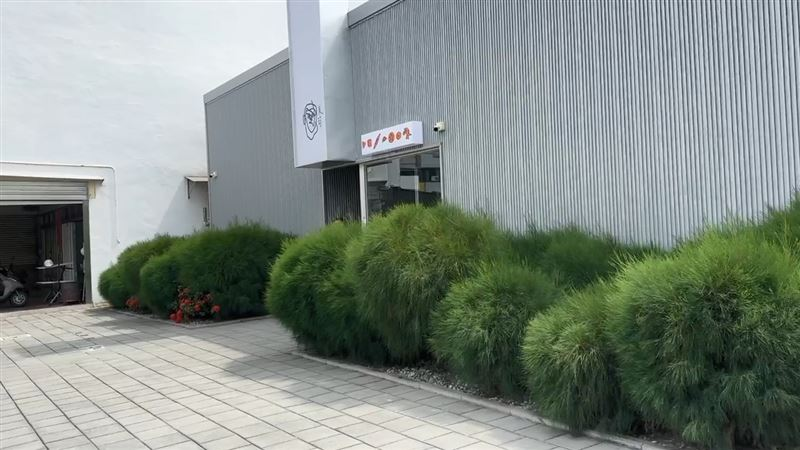 屏東美菊披薩爆糾紛，女客人事後批評店家，老闆透過律師發聲明。 圖：翻攝畫面