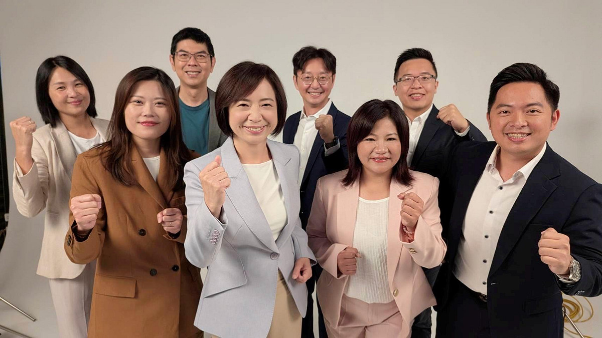 何欣純與正國會市議員參選人合影。 圖：何欣純辦公室/提供